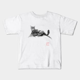 cat on the road Kids T-Shirt